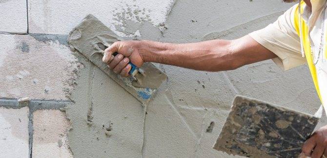 Как и чем можно сделать отделку стены декоративной штукатуркой своими руками