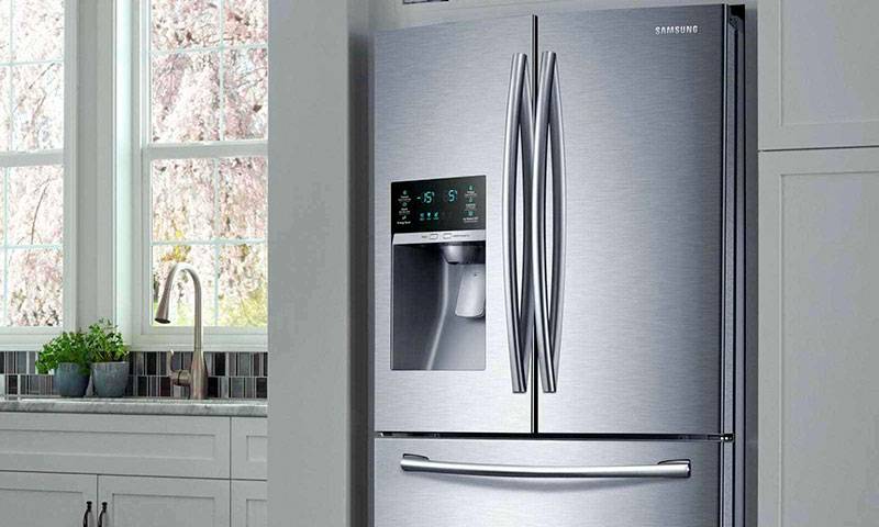 Холодильник на кухне: варианты размещения и сочетания в интерьере кухни (80 фото идей)