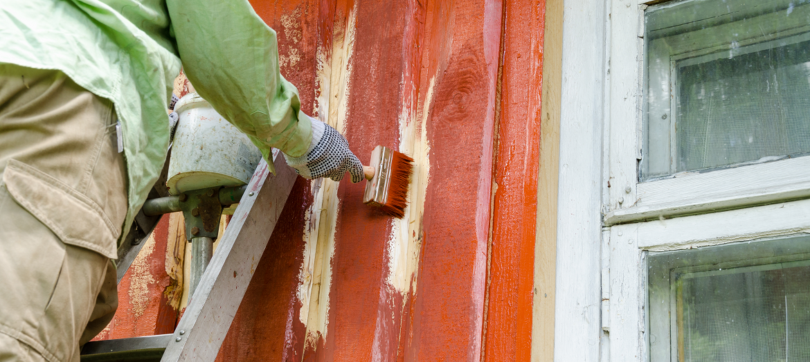 Покраска деревянного дома снаружи - технология выполнения работ