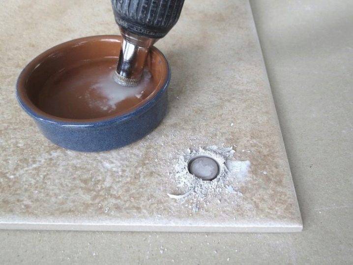 Как сверлить кафельную плитку на стен: выбираем необходимый инструмент и выполняем работы