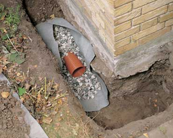 Уклон канавы для дренажной трубы в земле: какой должен быть для участка вокруг дома на склоне, как сделать расчет величины угла?