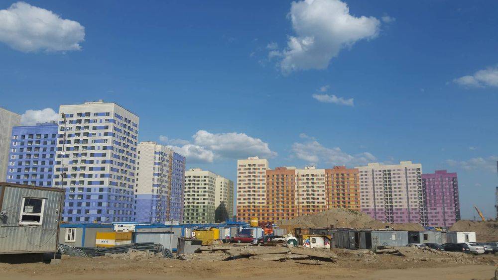 В россии начали останавливаться стройки. что ждёт покупателей квартир в новостройках? — секрет фирмы