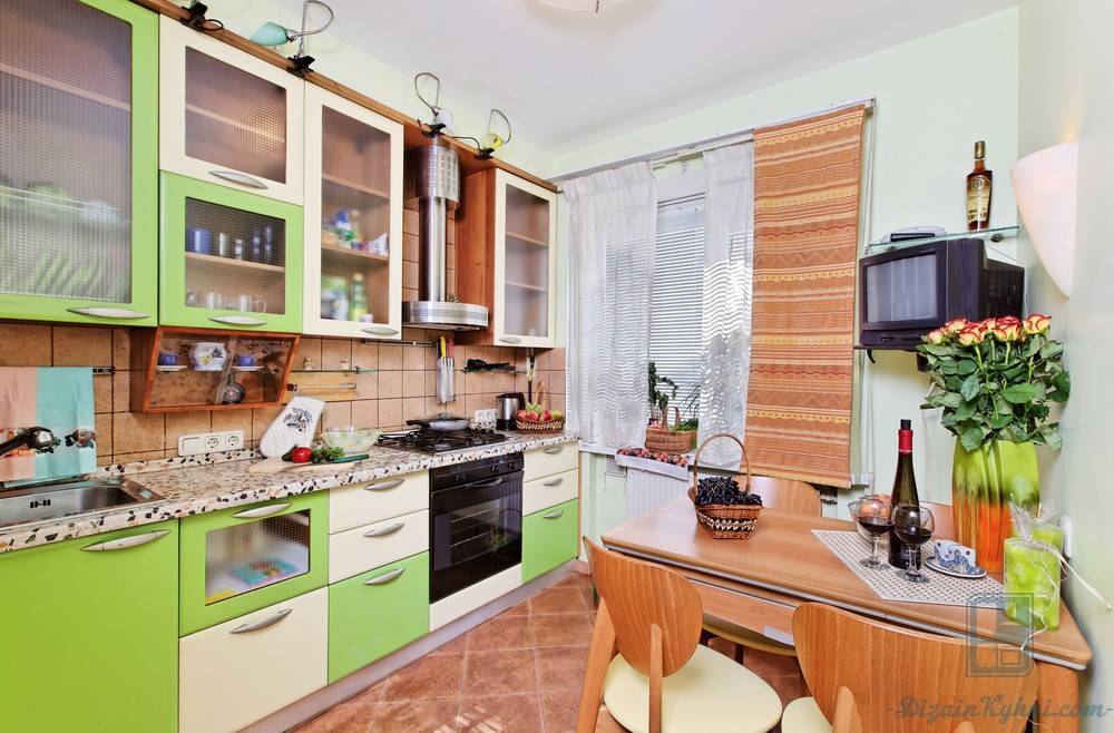 Интерьер кухни в стиле прованс в деревянном загородном доме с элементами лофта, угловая малогабаритная кухня - 21 фото