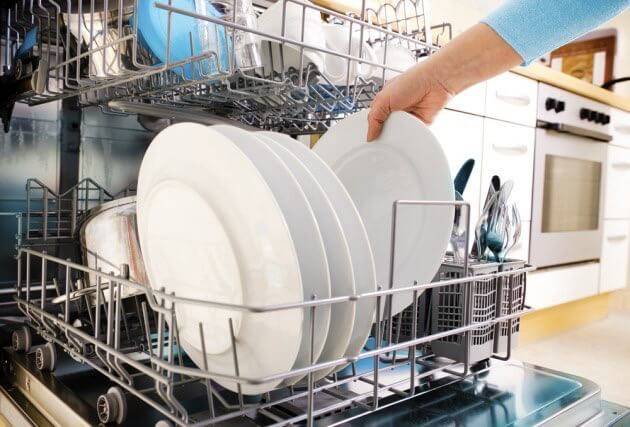 Какую посуду нельзя мыть в посудомоечной машине и почему