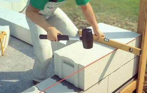 Клей для силикатных блоков: какой требуется, как выбрать в зависимости от типа стен, а также пошаговая инструкция по кладке