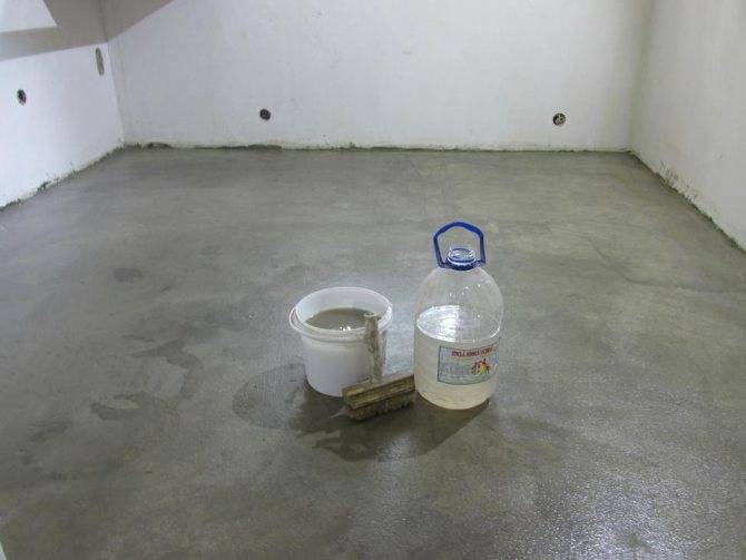 Чем покрыть бетонный пол, чтобы не пылил? советы