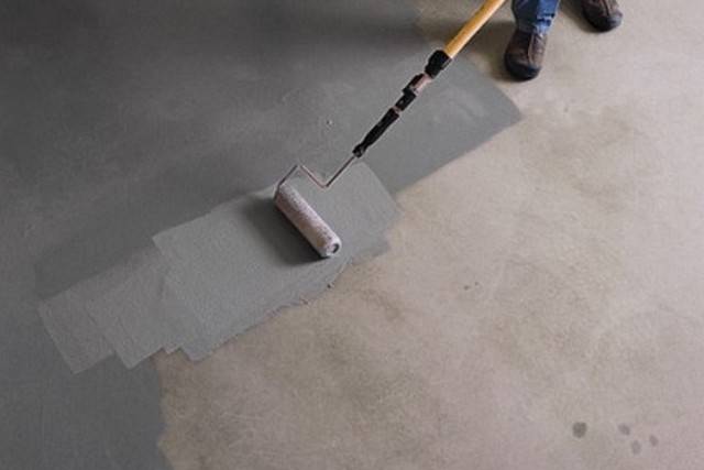 Покраска бетонного пола в гараже своими руками - пошаговая инструкция!
