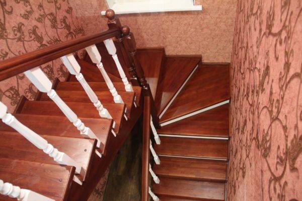 Комфортная высота ступеней лестницы в частном доме — изучаем все нюансы