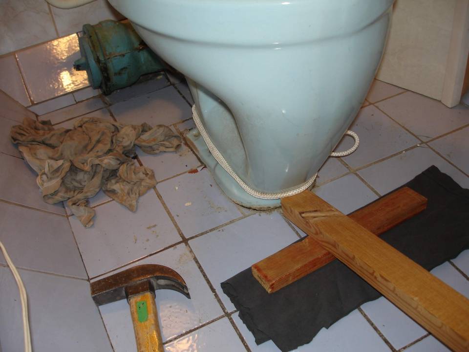 Пошаговая инструкция по монтажу унитаза на пол с кафельной плиткой, разные способы установки