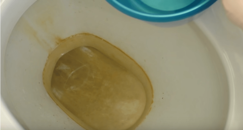 Как очистить унитаз от мочевого камня в домашних условиях