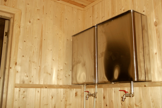 Горячая вода в бане: как сделать нагрев от печки, схема монтажа бака самоварного типа, особенности газовых и электрических нагревателей