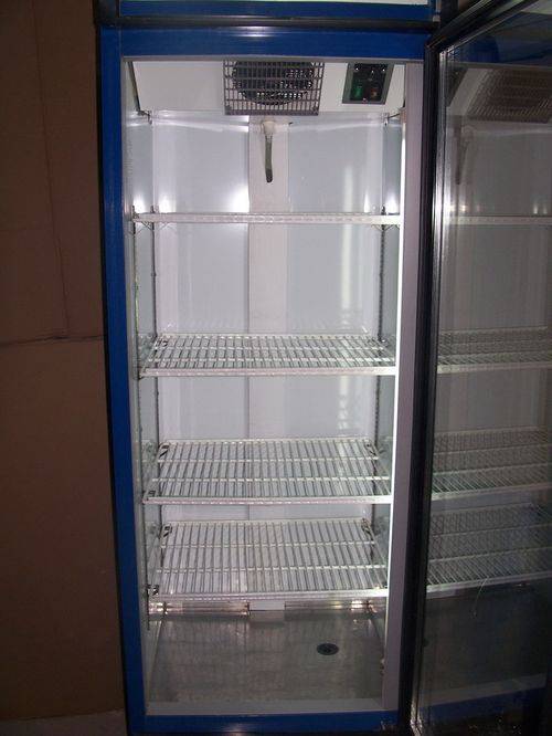 Холодильник со стеклянным фасадом -