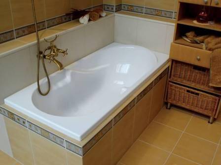 Какую ванну лучше выбрать для квартиры: полезные советы по выбору