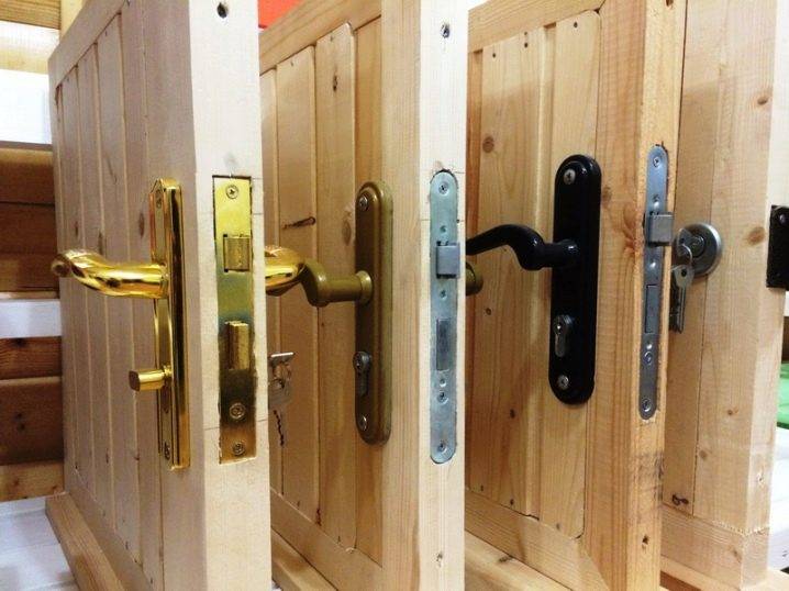Как правильно выбрать врезные замки для деревянных дверей: особенности конструкций и технология их установки