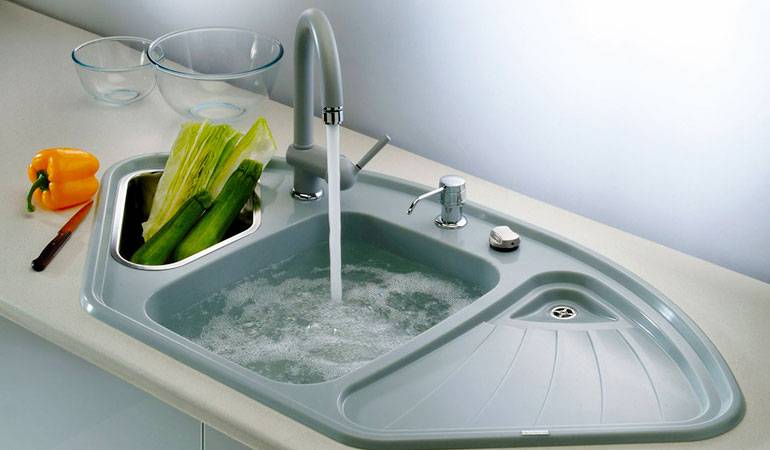 Засорилась раковина на кухне: что делать если плохо уходит вода
