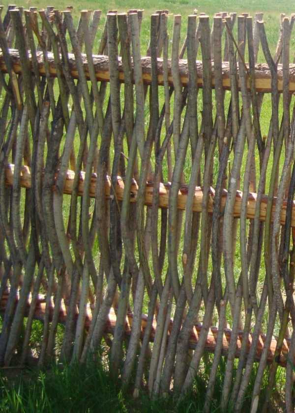 Забор из прутьев: как плести плетень из веток орешника