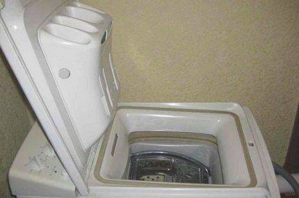 Куда насыпать или лить порошок в стиральной машине: отсеки, сколько нужно порошка