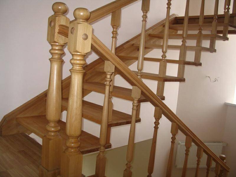 Как крепить балясины к ступеням и перилам лестницы