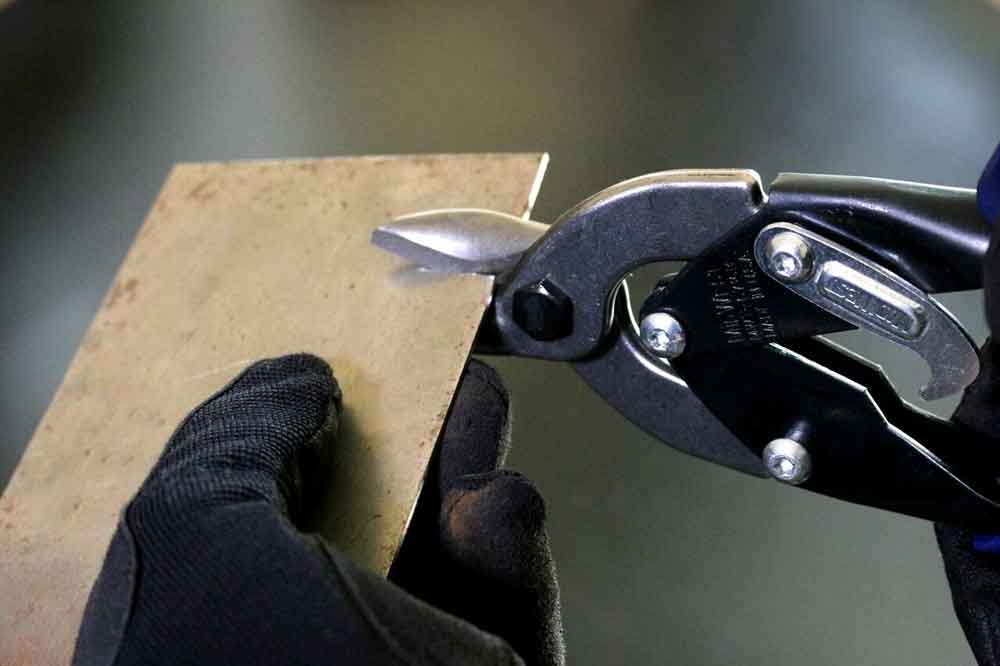 Ножницы по металлу ручные и электрические: обзор инструментов