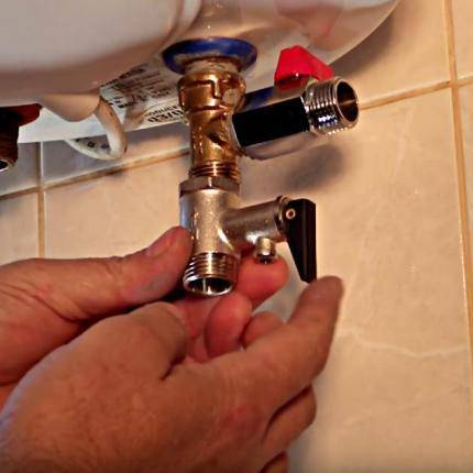 Почему предохранительный клапан очень важен при работе водонагревателя