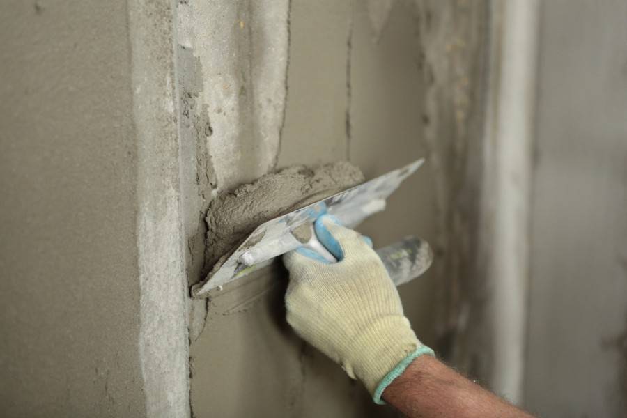 Лучшие материалы для выравнивания стен под покраску, обои или плитку