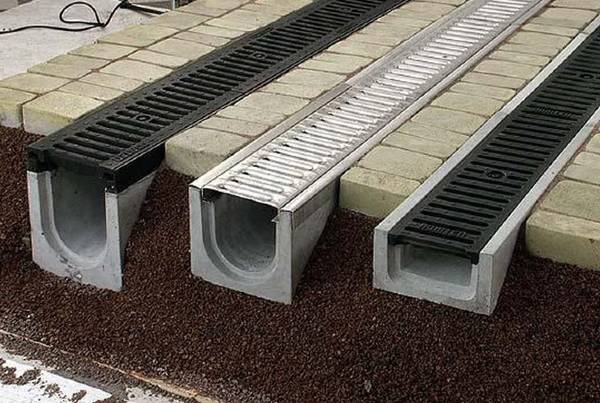 Водоотводные бетонные лотки: виды и специфика монтажа