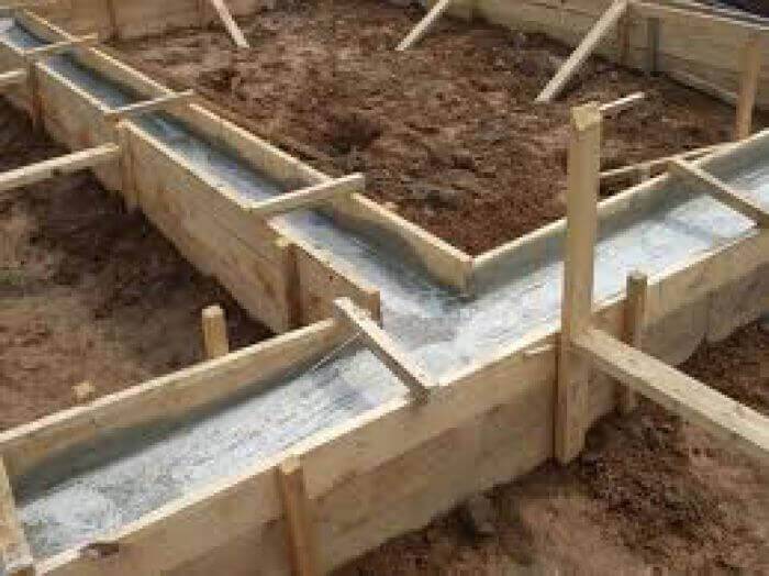 Технология заливки фундамента для постройки дома своими руками: описание процесса