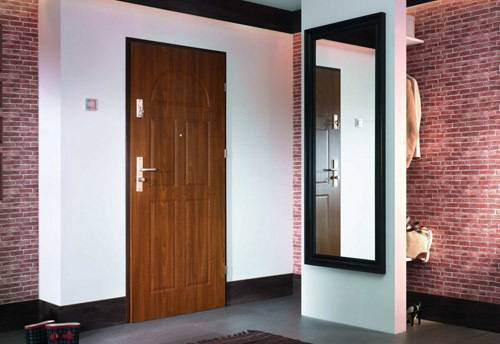 Лучшие входные двери в квартиру: металлические или деревянные, какие лучше выбрать
