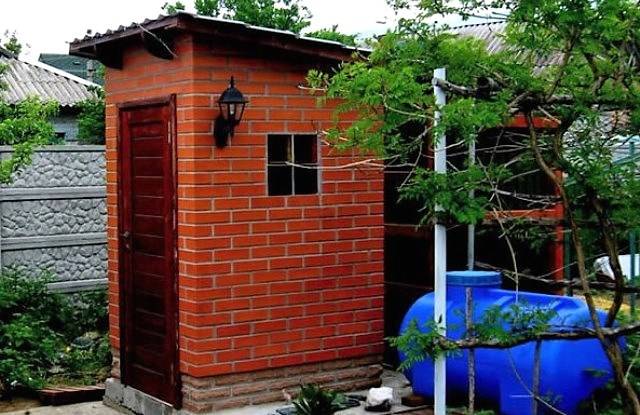 Уличный туалет на даче своими руками: виды конструкций, чертежи и этапы работ