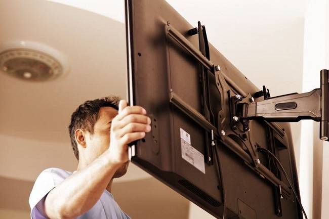 Как повесить телевизор на стену своими руками: подробная инструкция + рейтинг 7 лучших моделей кронштейнов