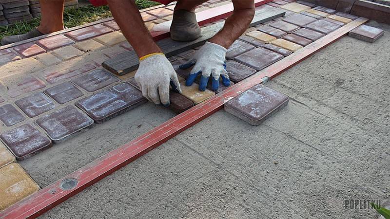 Видео укладки тротуарной плитки своими руками: пошаговая инструкция
