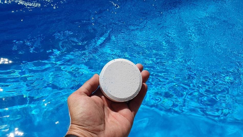 Таблетки для дезинфекции воды в бассейне