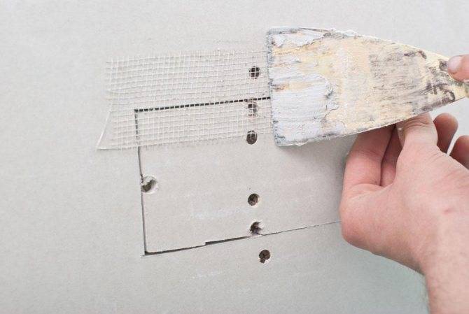 Как заделать дыру в стене из кирпича, бетона или гипсокартона