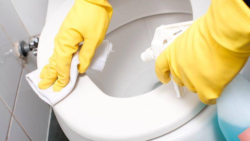Как правильно чистить унитаз: пошаговая инструкция